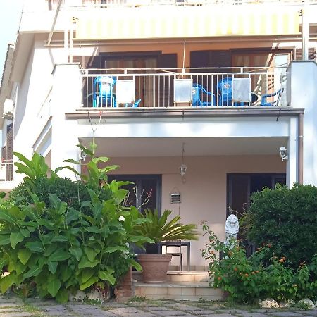 I Tre Leoni Hotell Civitavecchia Eksteriør bilde